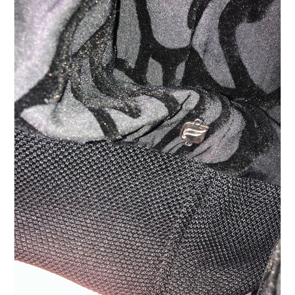 Fabletics Black Lola Long Sleeve Floral Velvet Flocked Top Cut Out Back Size M - Picture 7 of 13